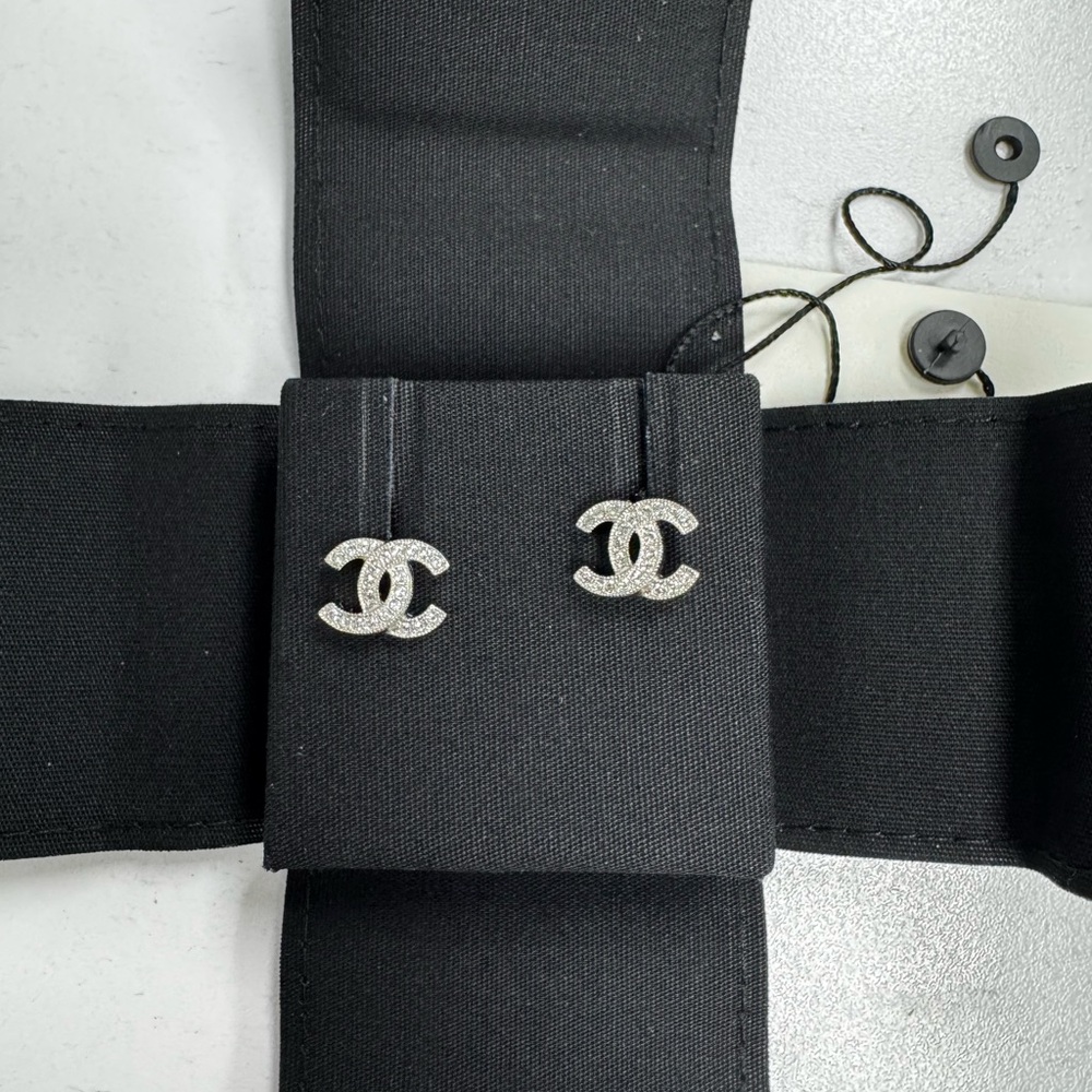 CHANEL CC LOGO SILVER CRYSTAL STUD EARRINGS CLASSIC